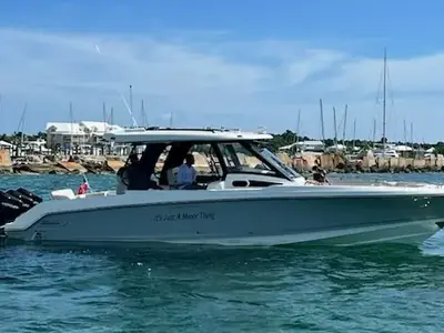 Boston Whaler 350 Realm