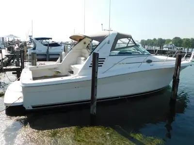Sea Ray 330 Express Cruiser