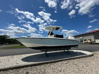2023 Boston Whaler 220 Dauntless