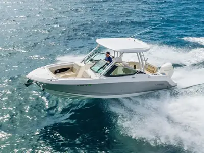 2023 Boston Whaler 240 Vantage