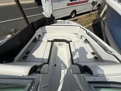 Crownline E220 XS
