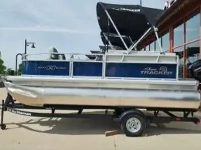 Sun Tracker BASS BUGGY 16 XL SELECT