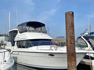 1992 Carver AFT CABIN 33