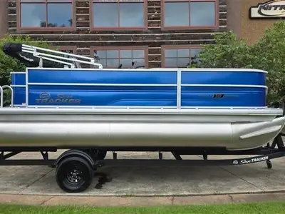 Sun Tracker PARTY BARGE 18 DLX
