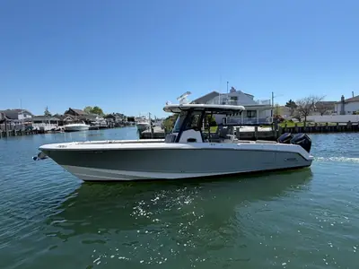 2024 Boston Whaler 330