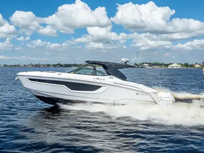 2022 Cruisers 38 GLS OB