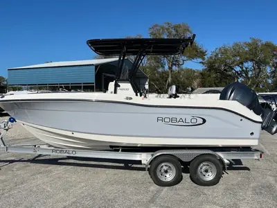 Robalo R200