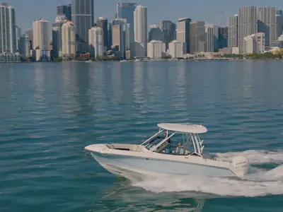 2022 Boston Whaler 240 Vantage