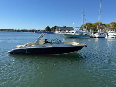 Chris-Craft Launch 28 GT