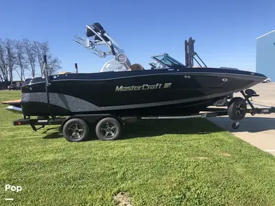 2021 MasterCraft XT22
