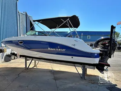 2022 Nautic Star 243 DC