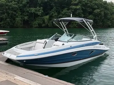 2022 Crownline E255