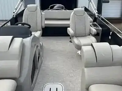 2022 Premier 230