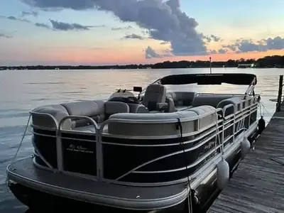 2021 Tracker party barge 22 rf dlx