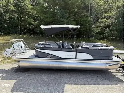 Crest Pontoons 220 SLC