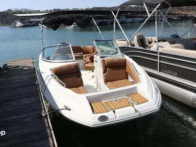 2023 Crownline E235 XS