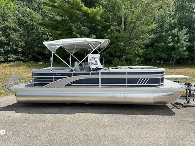 Bennington 24 LSR
