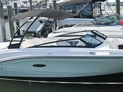 2024 Sea Ray SPX 230