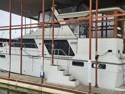 1986 Carver 4207 AFT CABIN