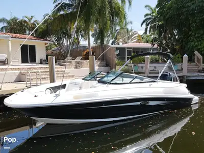 2014 Sea Ray Sundeck 240
