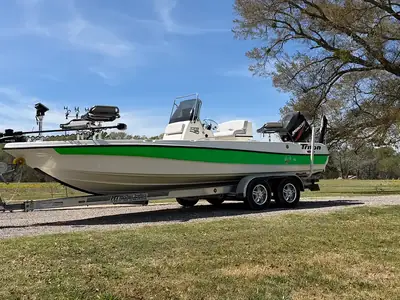 2005 Triton 220 LTS