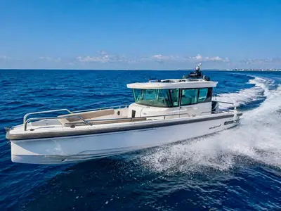 2022 Axopar 28 CABIN