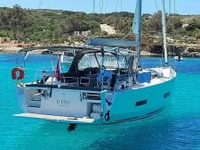 2022 Dufour 530