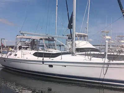 Hunter 45 Center Cockpit