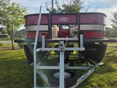 Bentley Pontoons 203