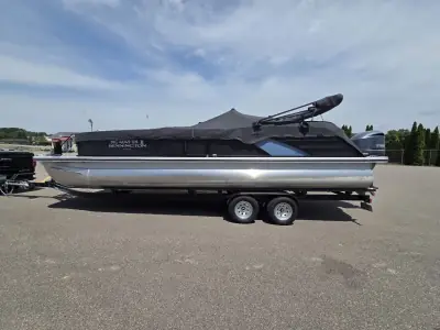 Bennington Pontoons 23 LTFB