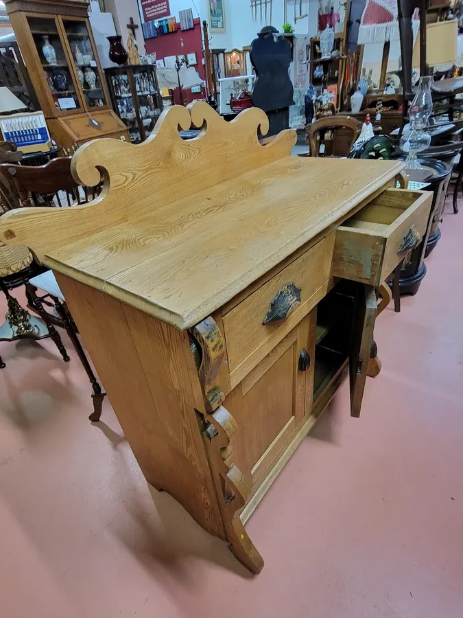 D & C Antiques and Curios