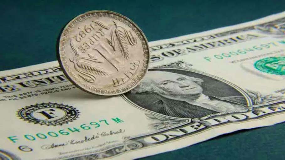 Rupee Losses 4 Paise against The US Dollar to 82.67