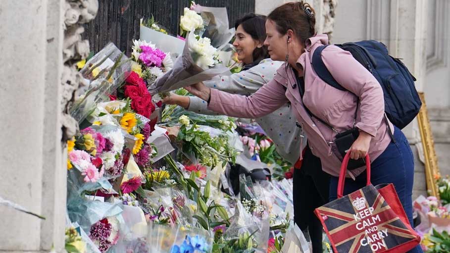 Flowers Left for Queen to be Composted, Re-Used in Parks