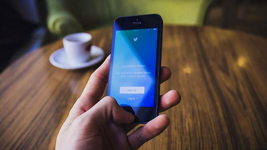 Saudi Court Jails US Citizen for 16 Years over Tweets