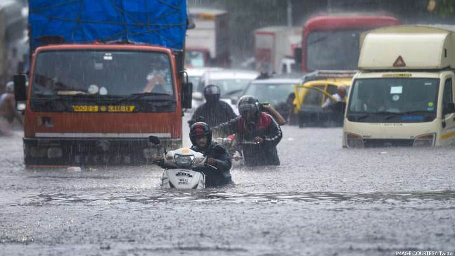 Heavy Rain in Mumbai, Occasional Intense Rain Spells Predicted in Next 24 Hours