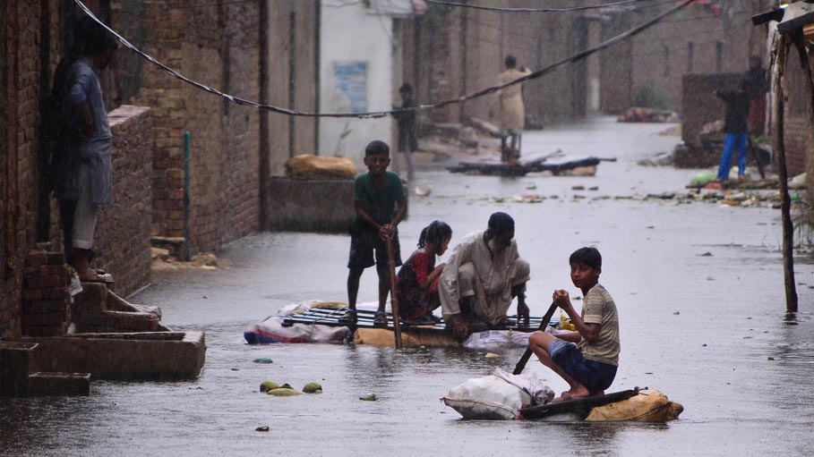 Flood-Hit Pakistan Should Suspend Debt Repayments, Says UN Paper