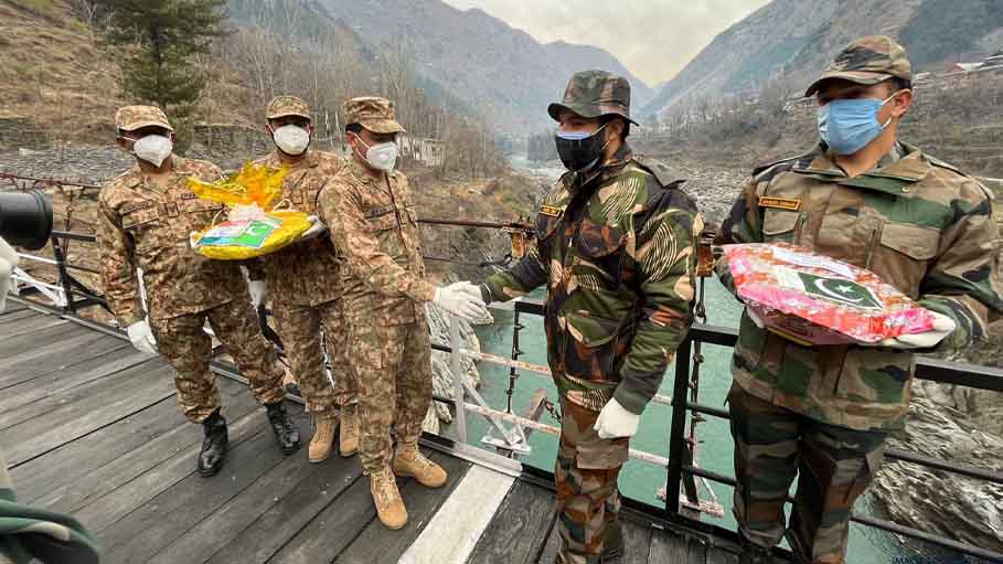 India, Pak Soldiers Exchange Sweets on Independence Day