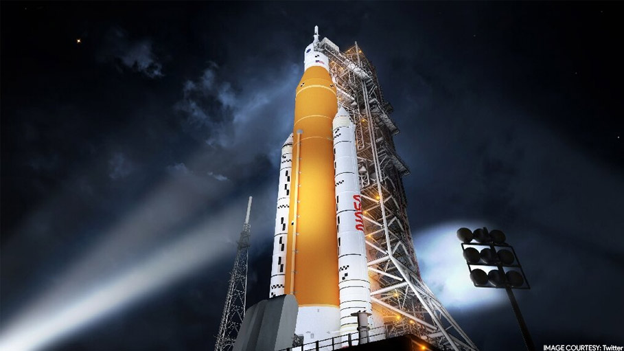 NASA: Moon Rocket Tested by Hurricane-Force Winds, Suffers Minor Damage