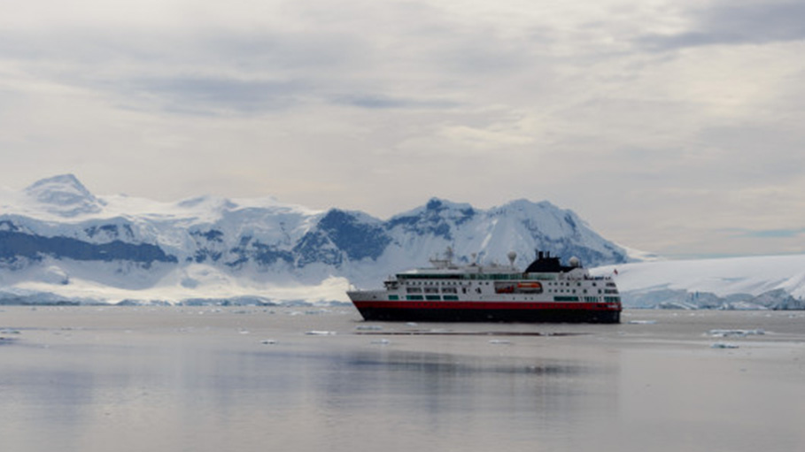 Vessel in Antarctica Reaches New Destinations as Polar Ice Melts