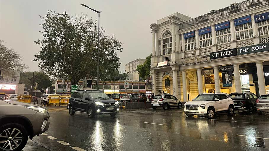 Delhi Temperature Dip to 14.9 Degrees, Light Rains Likely Tomorrow