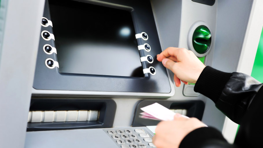 Robbers in Delhi Robbed ₹80 Lakh from Cash Van