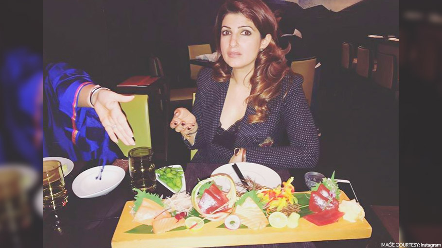 Twinkle Khanna Sends across a Message through This Amusing Picture