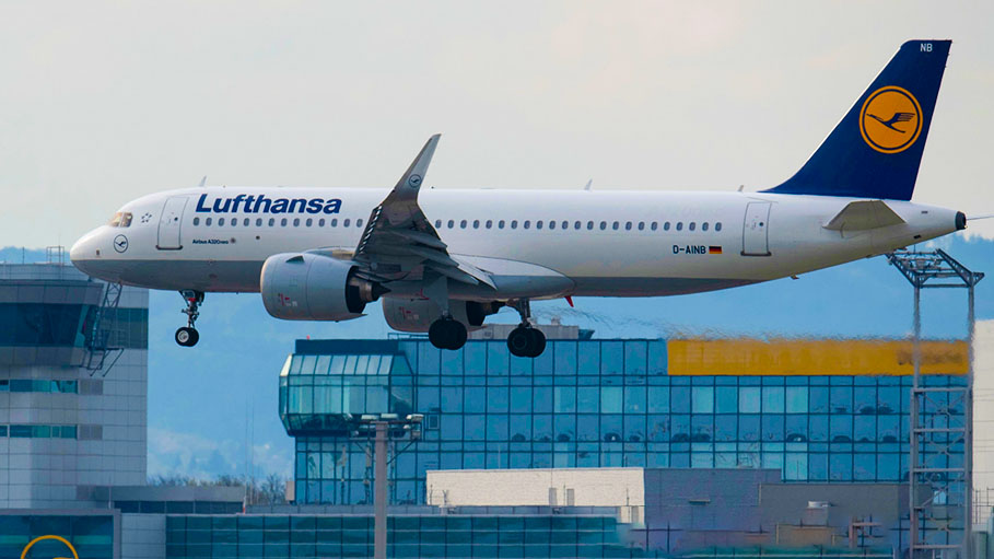 Lufthansa Airline Opts for Gender-Neutral Plane Greeting