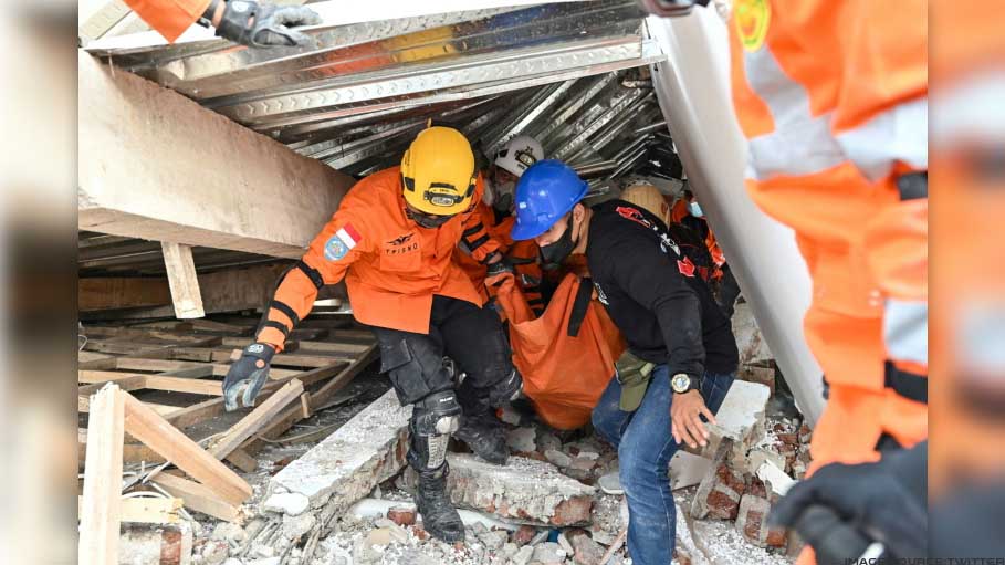 Miracle Rescue for 6-Year-Old 2 Days After Indonesia Earthquake