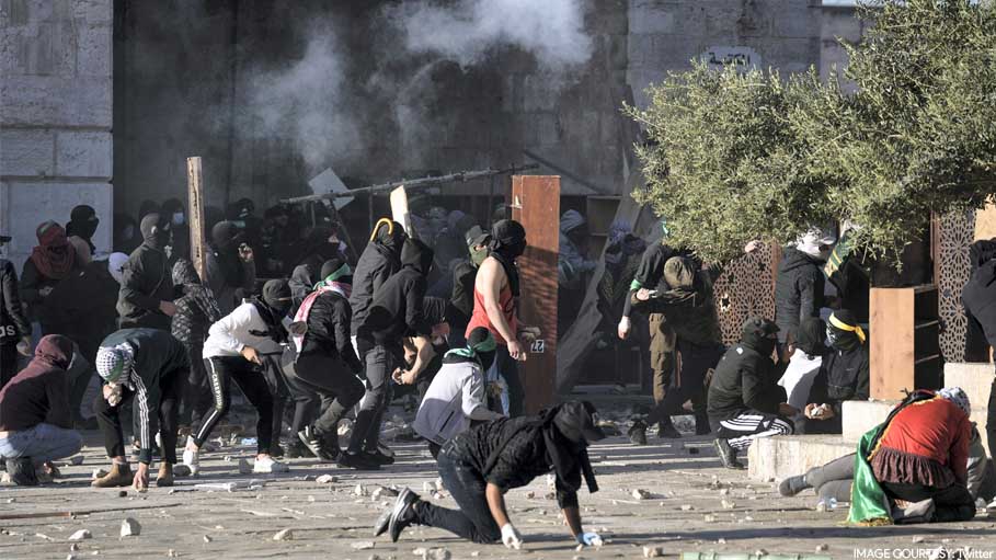 Jerusalem: More Than 150 Injured in Violence at Holy Site