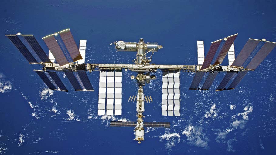 China: Crewed Mission Tomorrow to Build Space Station