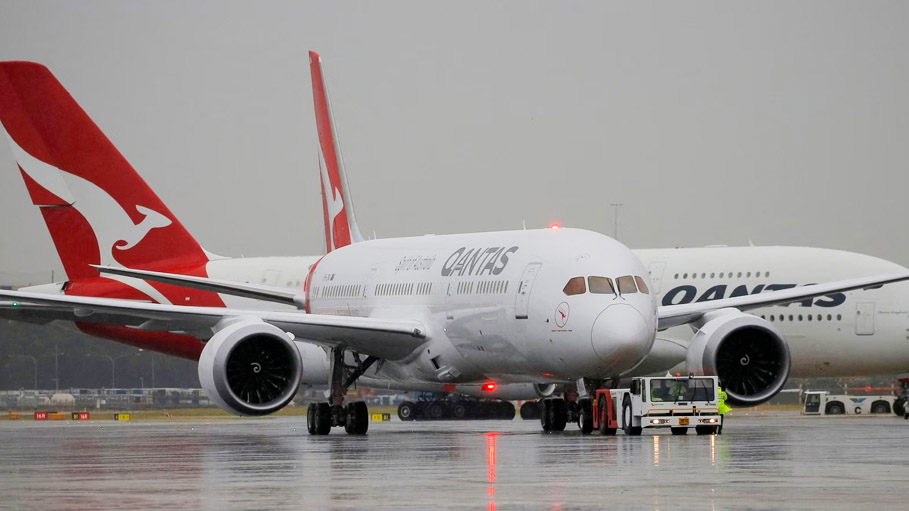 Qantas Flight Lands Safely in Sydney Following Mayday Alert