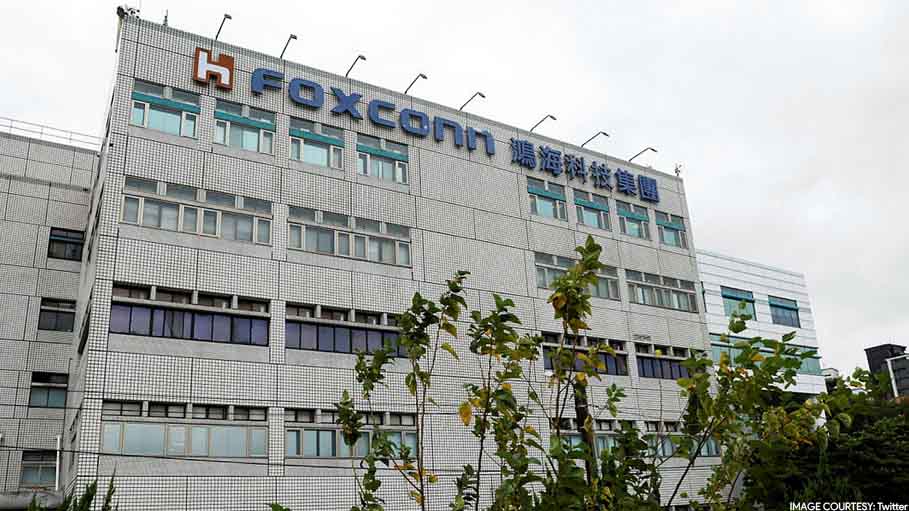 Coronavirus: China Locks Down Area Around World's Largest iPhone Factory