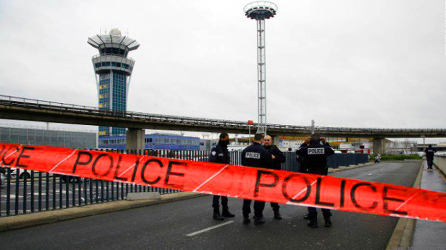 Man Carrying Knife Shot Dead at Paris Airport