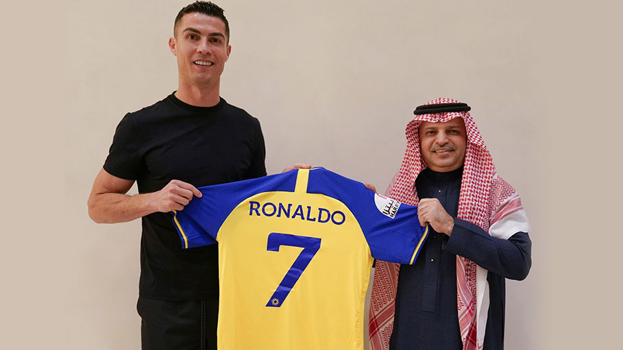 Ronaldo Signs for Saudi Arabian Club Al Nassr in Deal Worth 'More than 200m Euros'